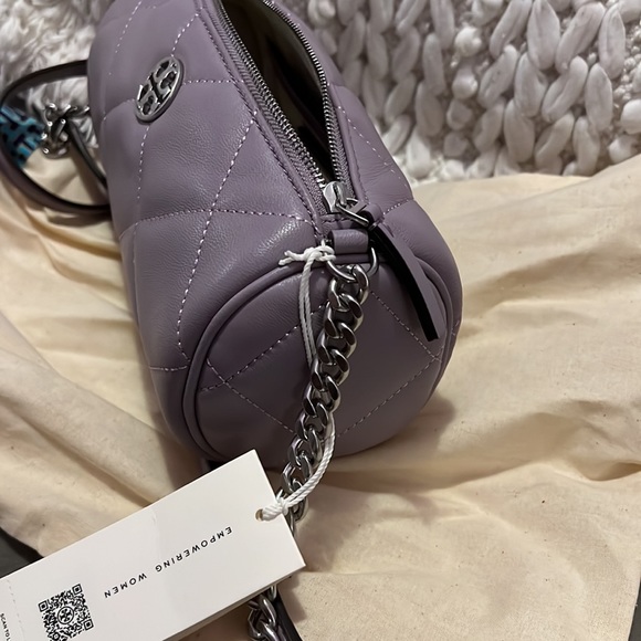 Tory Burch Willa Soft Quilt Barrel Bagđź’ś - Picture 3 of 3